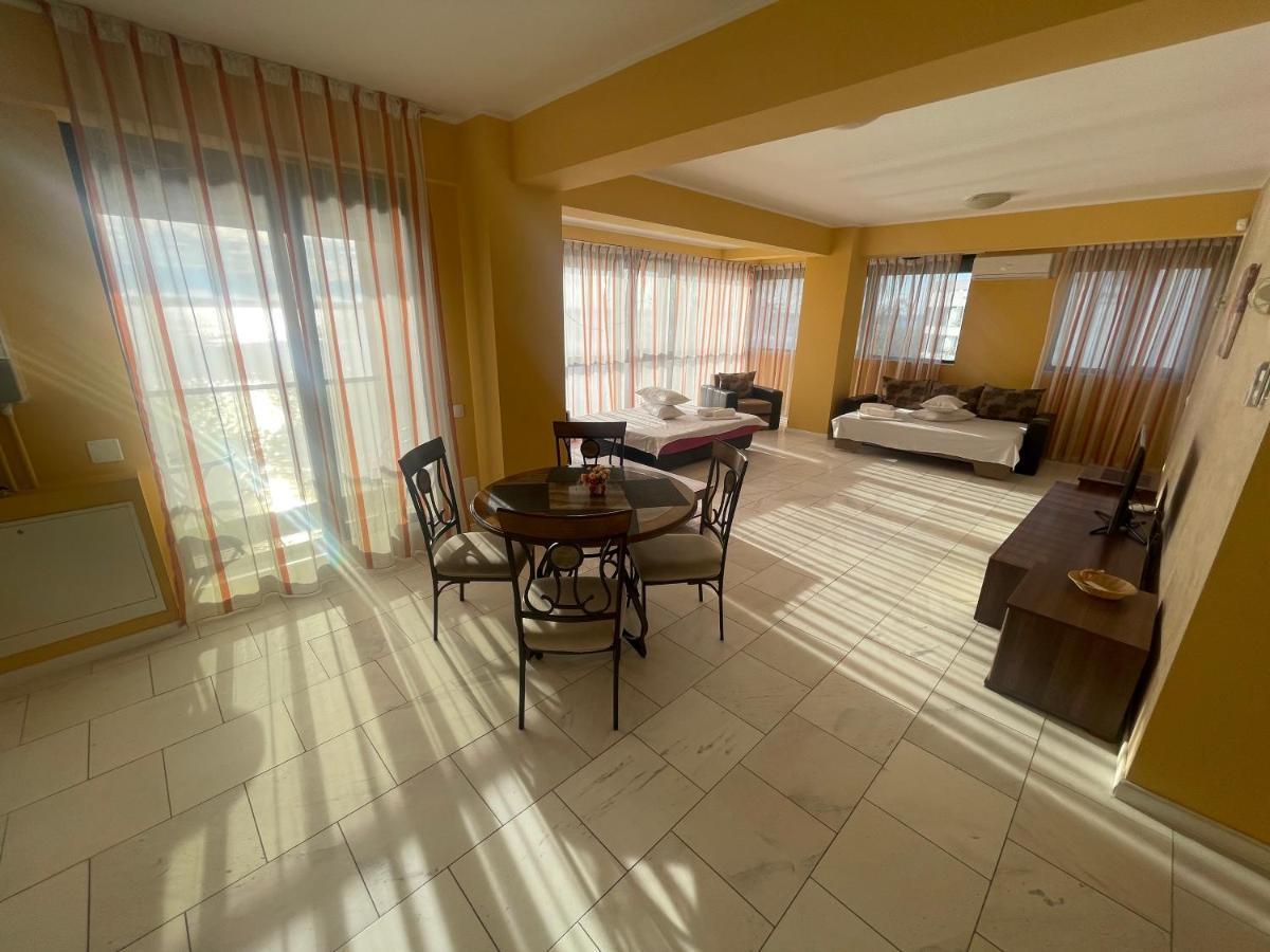 Sophia Lake View Suite Mamaia Exterior foto