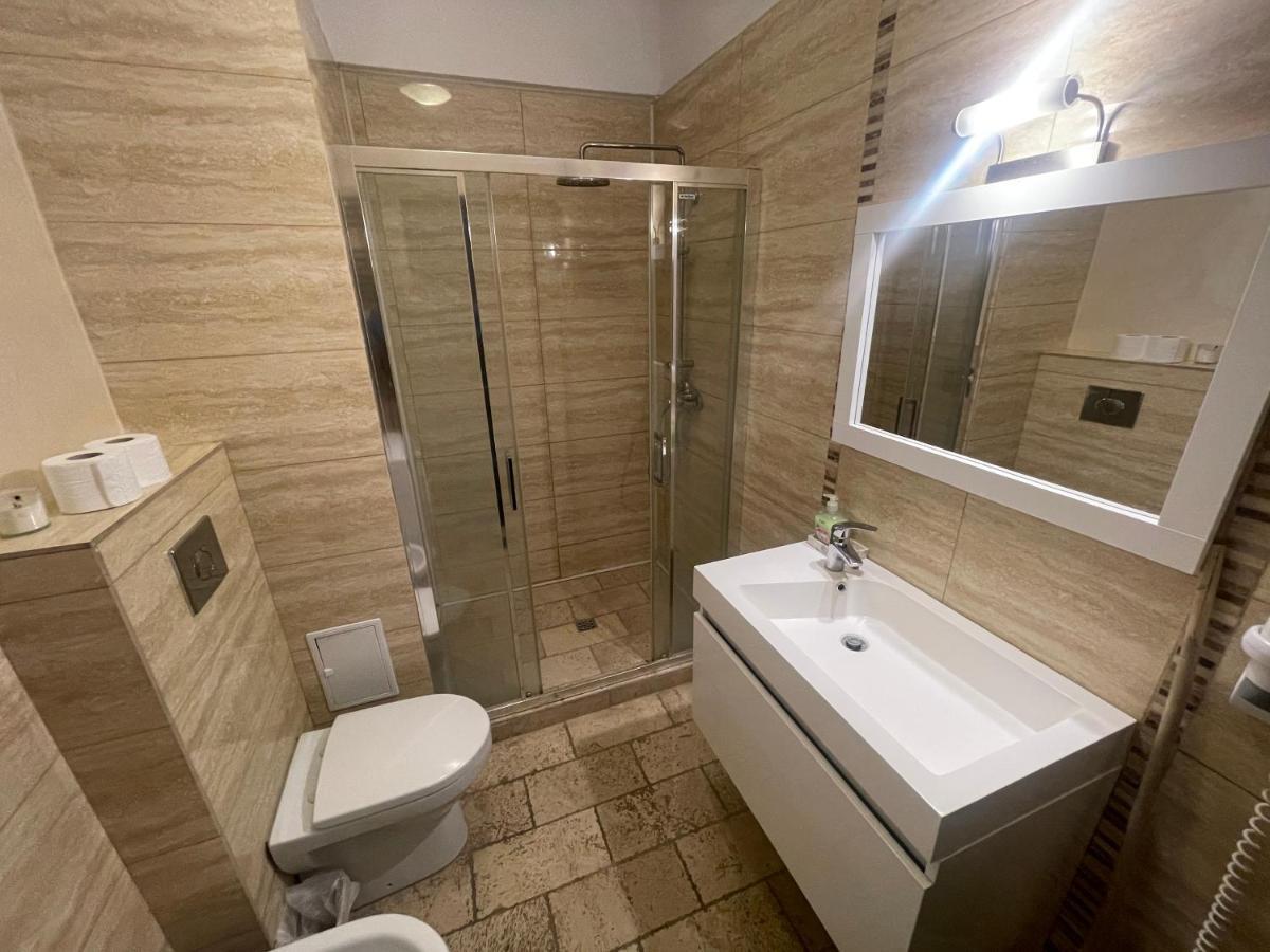 Sophia Lake View Suite Mamaia Exterior foto