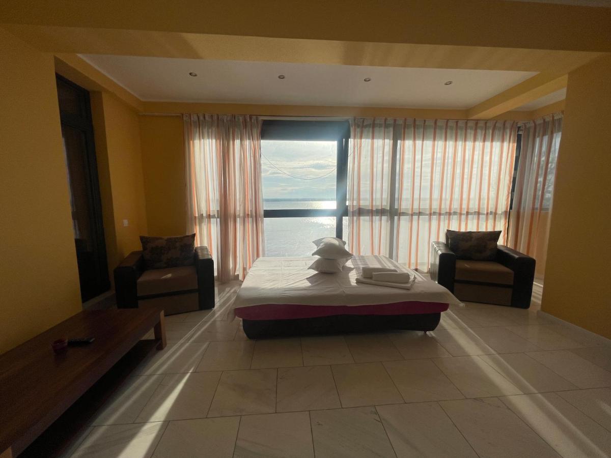 Sophia Lake View Suite Mamaia Exterior foto