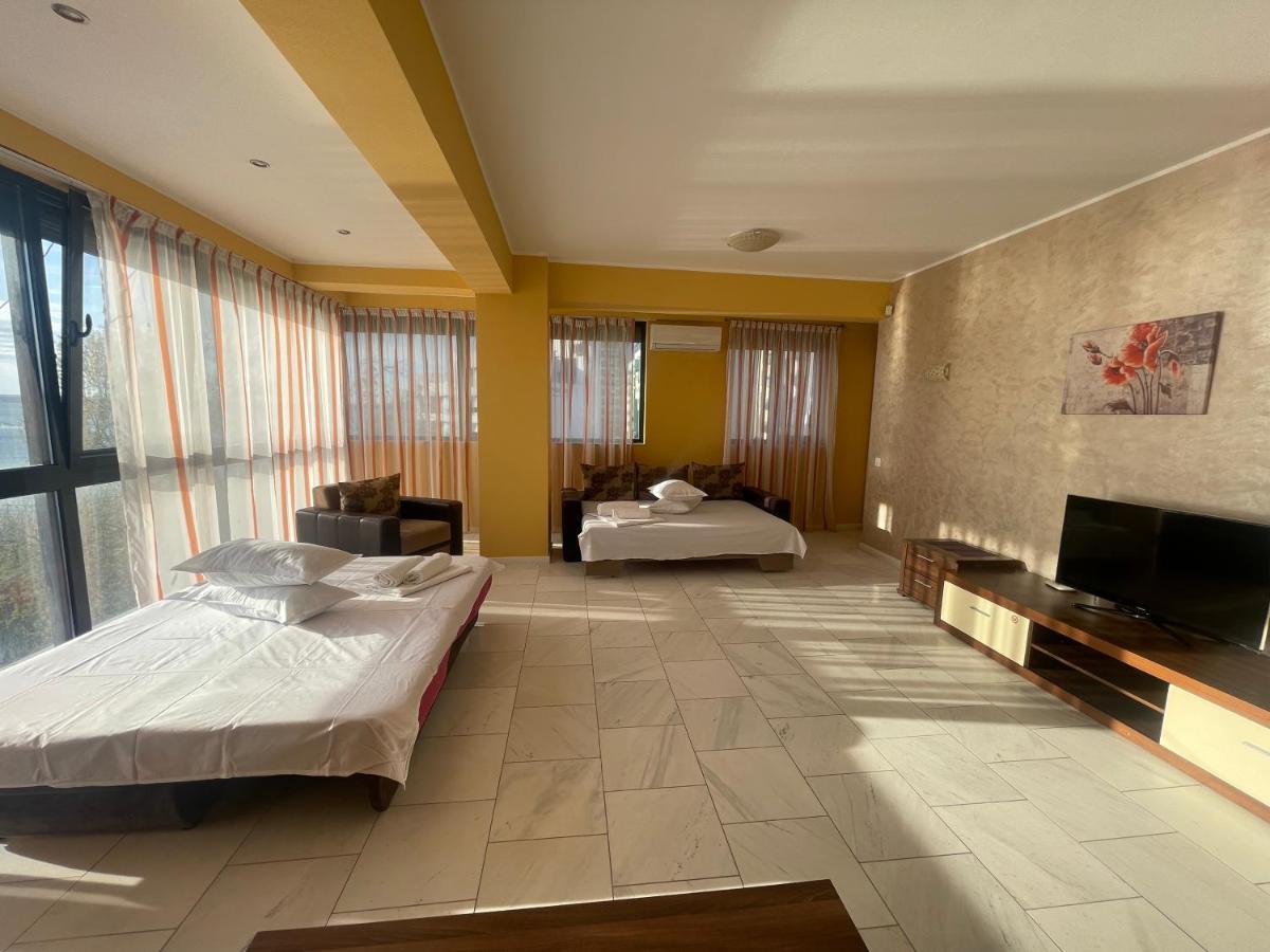 Sophia Lake View Suite Mamaia Exterior foto