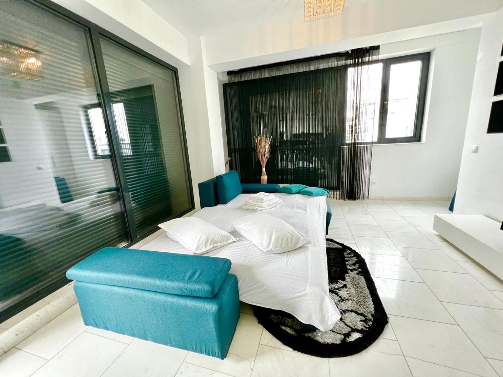 Sophia Lake View Suite Mamaia Exterior foto