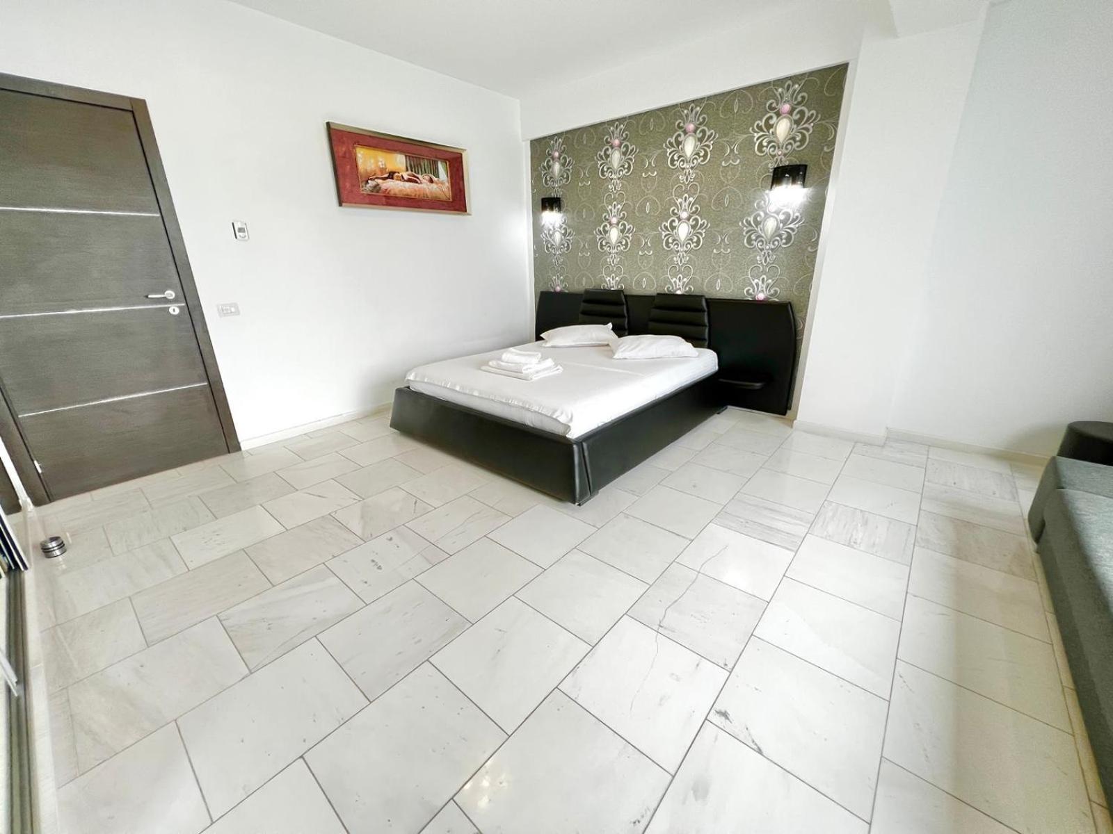 Sophia Lake View Suite Mamaia Exterior foto